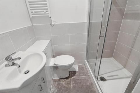 2 bedroom flat to rent, Flat 3 Forest Road West, Nottingham, NG7 4EQ