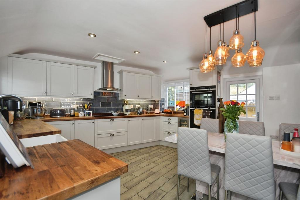 House in Derbyshire Dales, Tideswell - View 2