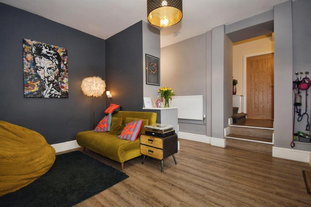 House in Derbyshire Dales, Tideswell - More