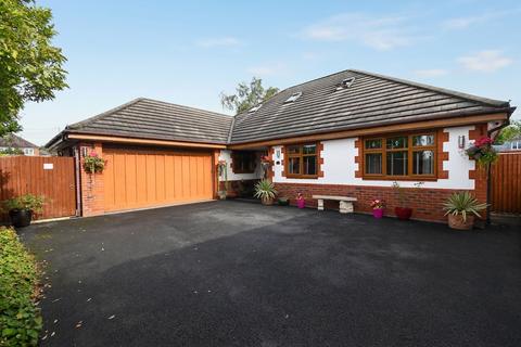 6 bedroom detached bungalow for sale, New Moss Road, Cadishead, M44