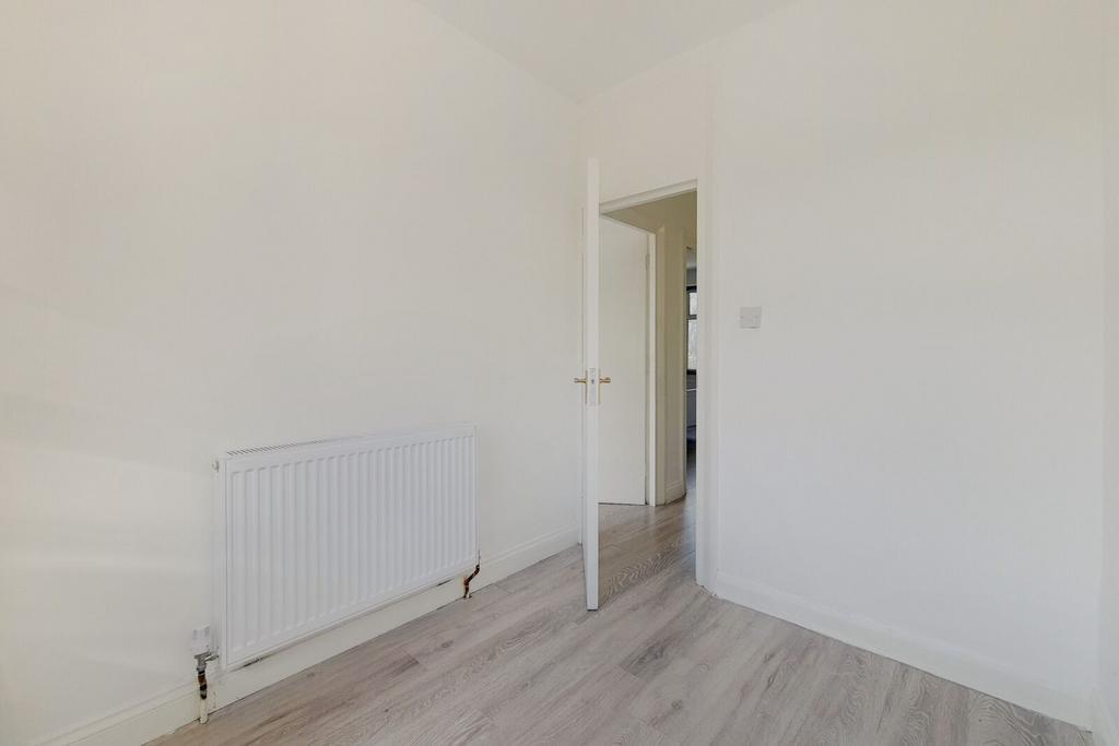 Apartment in Morden - More