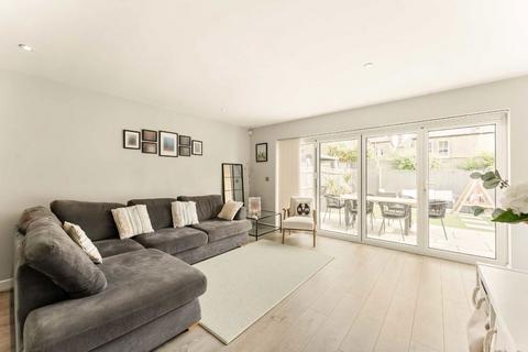 undefined, Milford Mews, London SW16