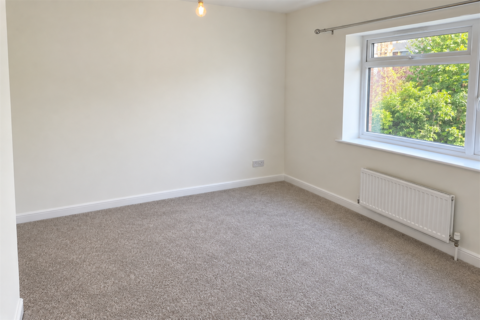 3 bedroom semi-detached house to rent, Leigh WN7
