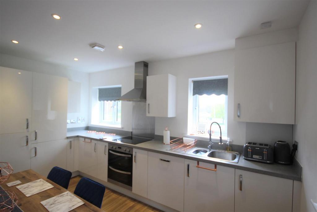 Apartment in Brentwood - View 4