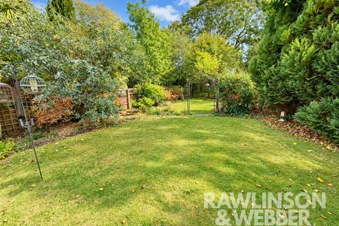 3 bedroom detached house for sale, Merton Way, West Molesey KT8