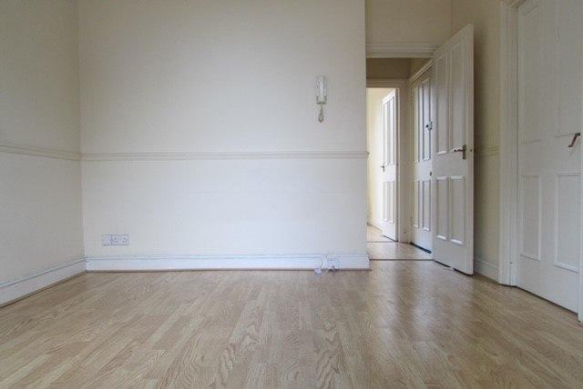 Apartment in LONDON - View 3