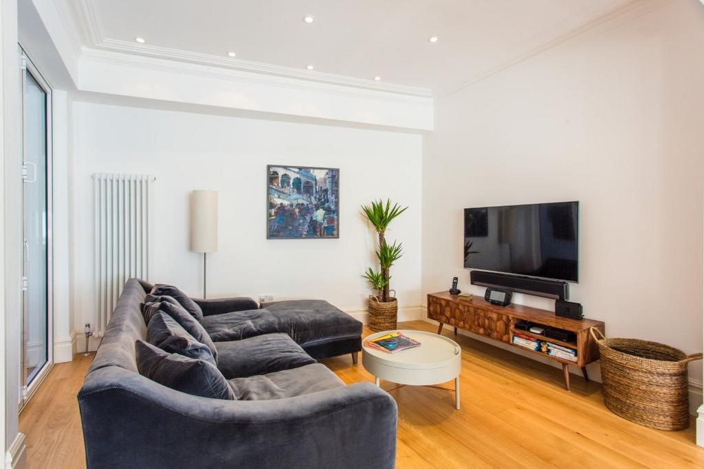 House in Hampstead - View 2
