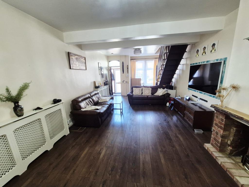 House in LONDON - View 4