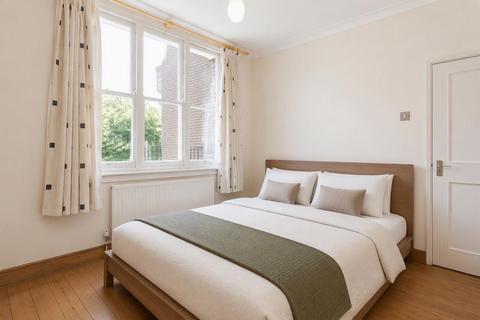 3 bedroom flat to rent, Fitzjohns Avenue, London, Hampstead, London NW3