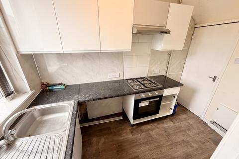 2 bedroom terraced house to rent, Temple View Terrace, LEEDS