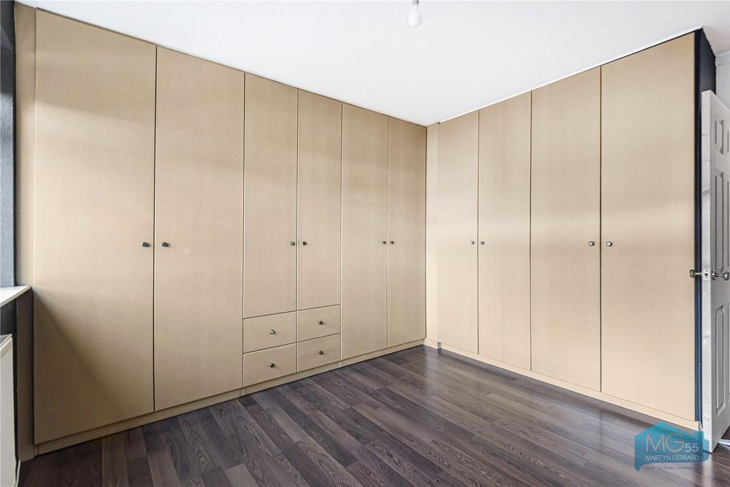 Apartment in Southgate - More