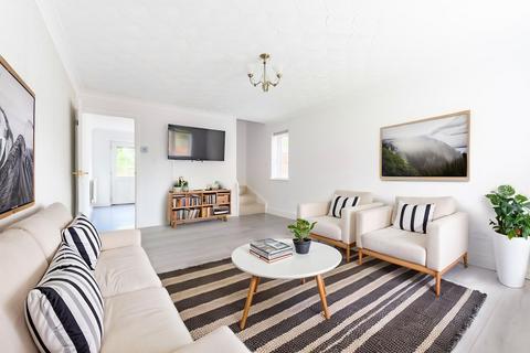 2 bedroom semi-detached house to rent, Vale Close, Horsford, NR10