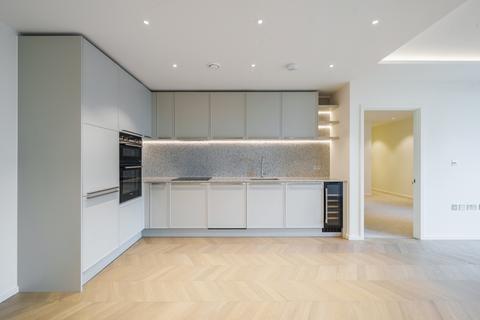 2 bedroom apartment to rent, Farnfield Close London N8