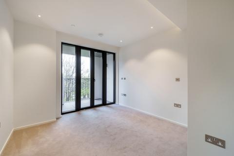 2 bedroom apartment to rent, Farnfield Close London N8