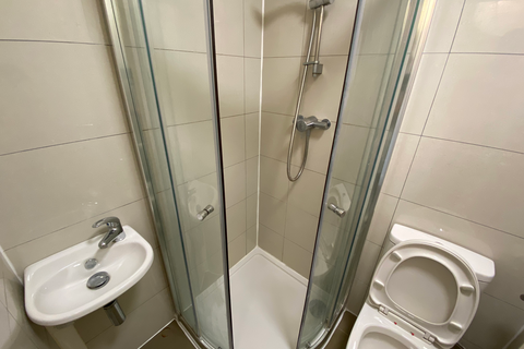 1 bedroom in a house share to rent, Top Flat, Room 2, 5 Hyde Park Terrace, LS6 1BJ