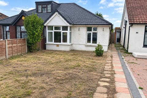 3 bedroom bungalow to rent, Pinkwell Avenue, Hayes, UB3