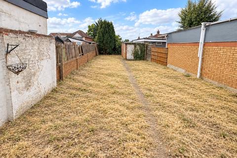 3 bedroom bungalow to rent, Pinkwell Avenue, Hayes, UB3