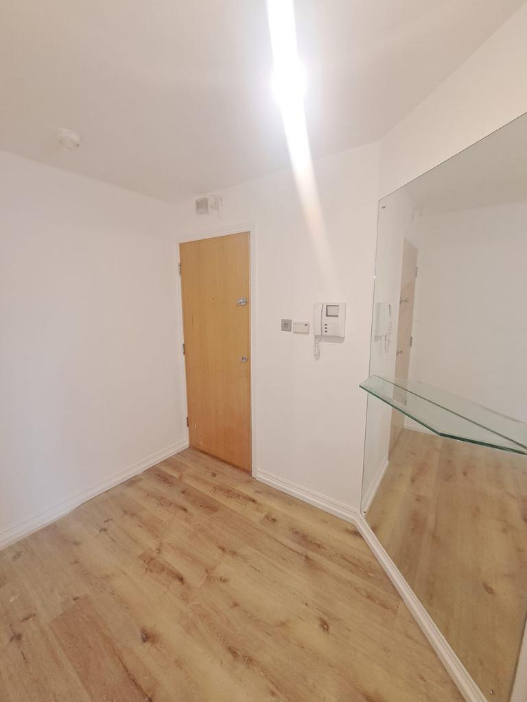 Apartment in Liverpool - View 3