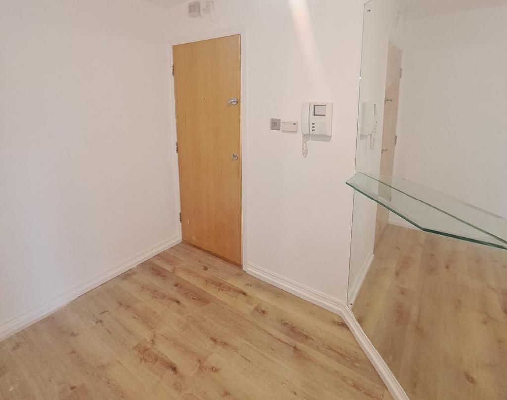Apartment in Liverpool - More