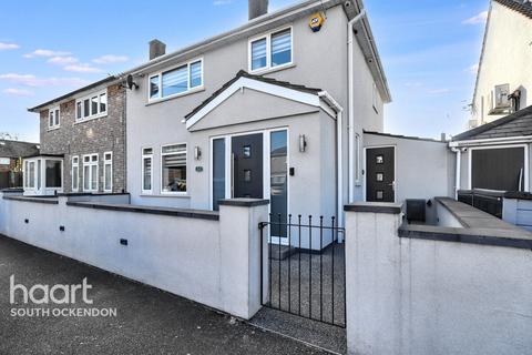 3 bedroom semi-detached house for sale, Swale Close, Aveley