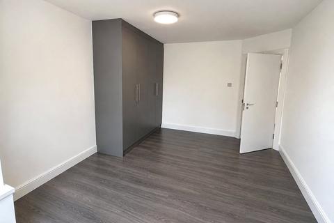 3 bedroom bungalow to rent, Pinkwell Avenue, Hayes, UB3