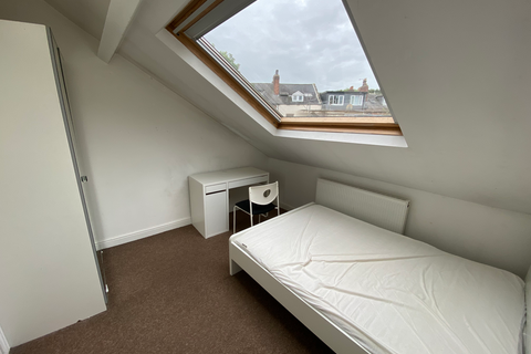 1 bedroom in a house share to rent, Top Flat, Room 5, 5 Hyde Park Terrace, LS6 1BJ