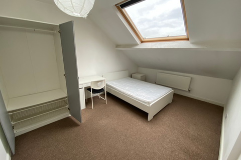 1 bedroom in a house share to rent, Top Flat, Room 5, 5 Hyde Park Terrace, LS6 1BJ