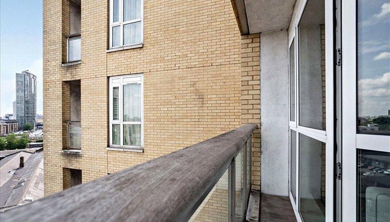 Apartment in Canary Wharf - More