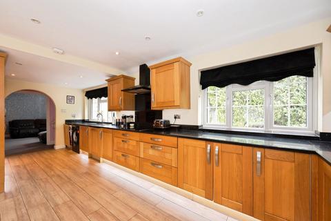 3 bedroom bungalow for sale, Chalet Hill, BORDON, Hampshire, GU35