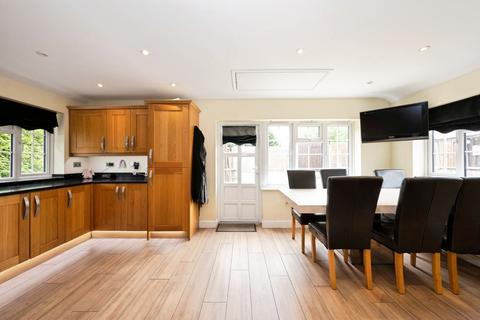 3 bedroom bungalow for sale, Chalet Hill, BORDON, Hampshire, GU35