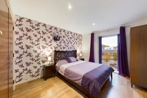 3 bedroom flat for sale, Henry Court, Stanmore, HA7
