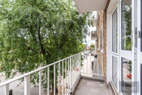 3 bedroom apartment to rent, Fairfax Road, London, NW6