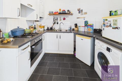 2 bedroom flat to rent, Grove Road, South Tottenham, N15