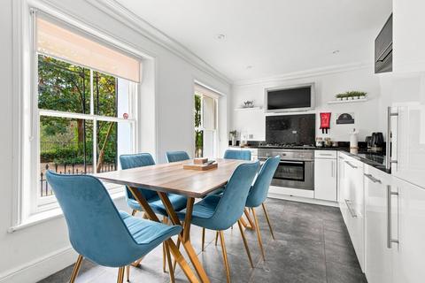 3 bedroom house for sale, Madeira Walk, Windsor