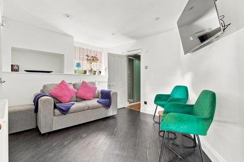 3 bedroom house for sale, Madeira Walk, Windsor