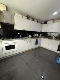1 bedroom bedsit to rent, Lichfield Road, Hounslow TW4