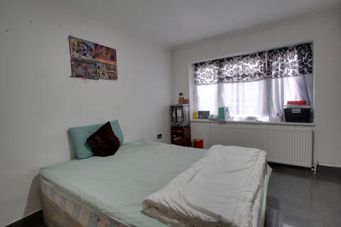 1 bedroom bedsit to rent, Lichfield Road, Hounslow TW4
