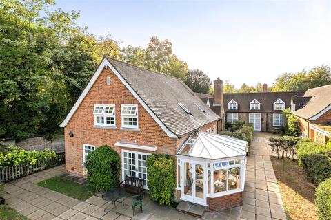 3 bedroom mews for sale, High Road, Chipstead