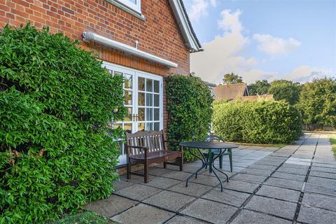 3 bedroom mews for sale, High Road, Chipstead