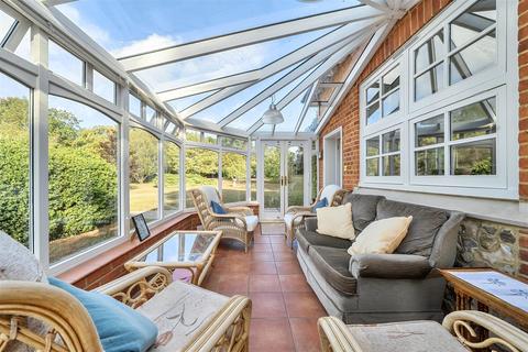 3 bedroom mews for sale, High Road, Chipstead
