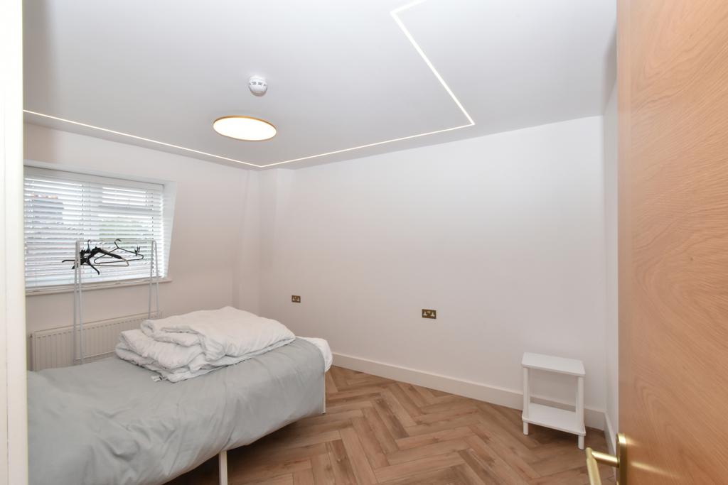 Apartment in HARROW - View 2