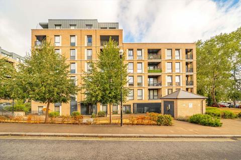 2 bedroom flat to rent, Denman Avenue, Southall UB2