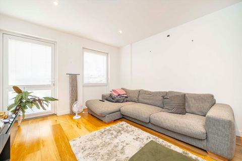 2 bedroom flat to rent, Denman Avenue, Southall UB2
