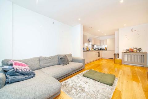 2 bedroom flat to rent, Denman Avenue, Southall UB2
