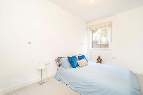2 bedroom flat to rent, Denman Avenue, Southall UB2