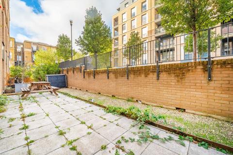 2 bedroom flat to rent, Denman Avenue, Southall UB2