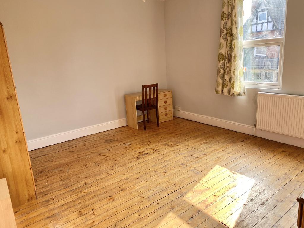 House in Leeds, West Yorkshire - View 4