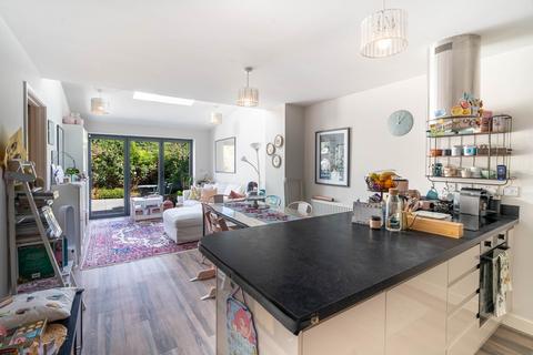 2 bedroom flat for sale, Maitland Avenue, Cambridge, CB4