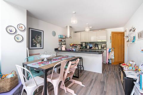 2 bedroom flat for sale, Maitland Avenue, Cambridge, CB4