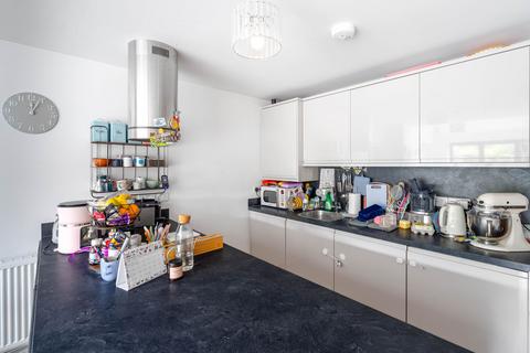 2 bedroom flat for sale, Maitland Avenue, Cambridge, CB4
